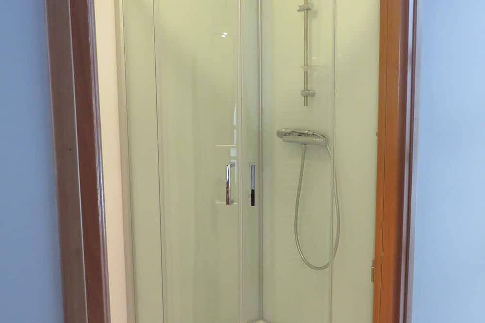 Ganze Wohnung, Ideally located apartment with terrace 10 minutes from the beach in Clairvaux-les-Lacs, Jura