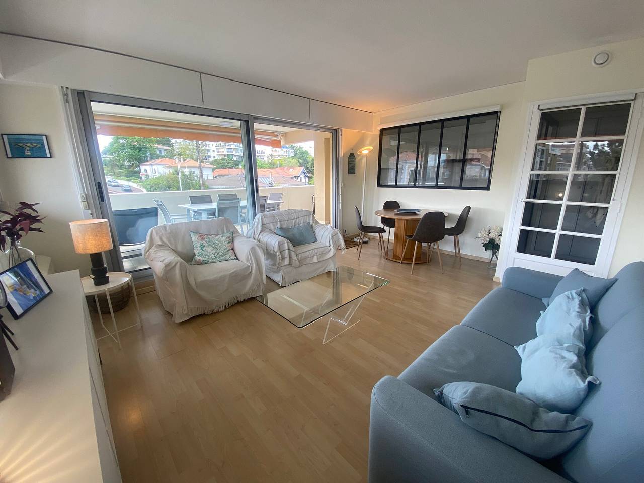 Appartement entier, Appartement T3 rénové face plage avec terrasse et parking sécurisé - Arcachon in Arcachon, Région d'Arcachon
