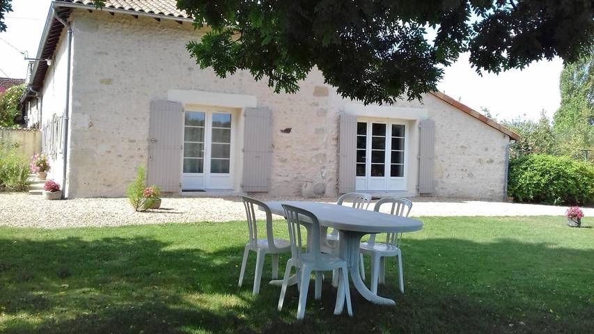 Gîte pour 6 personnes, avec jardin à Champagné-Saint-Hilaire