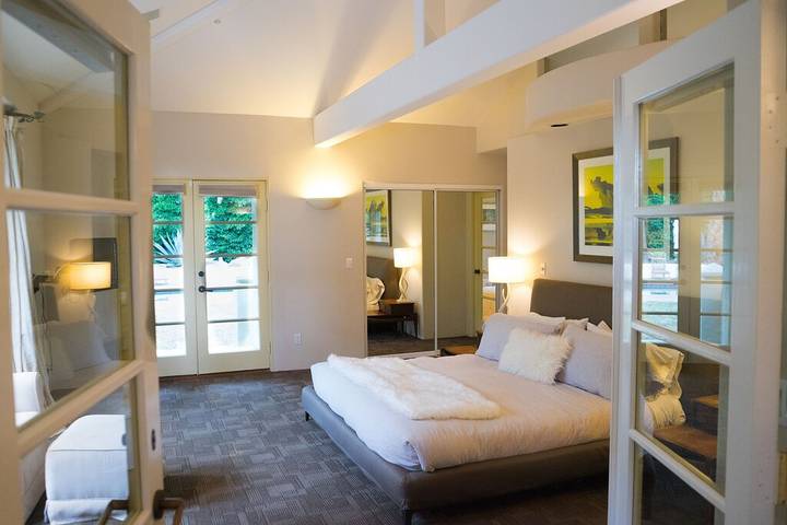 Vacation rental for 9 people, with hot tub and yard, with pets in Montecito