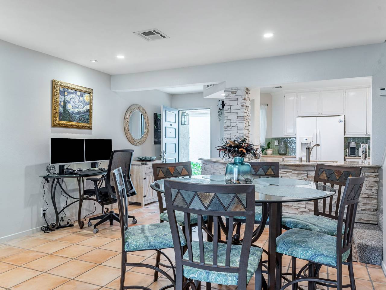 Ganze Wohnung, Meerblick Eigentumswohnung gegenüber dem Strand in Ventura County