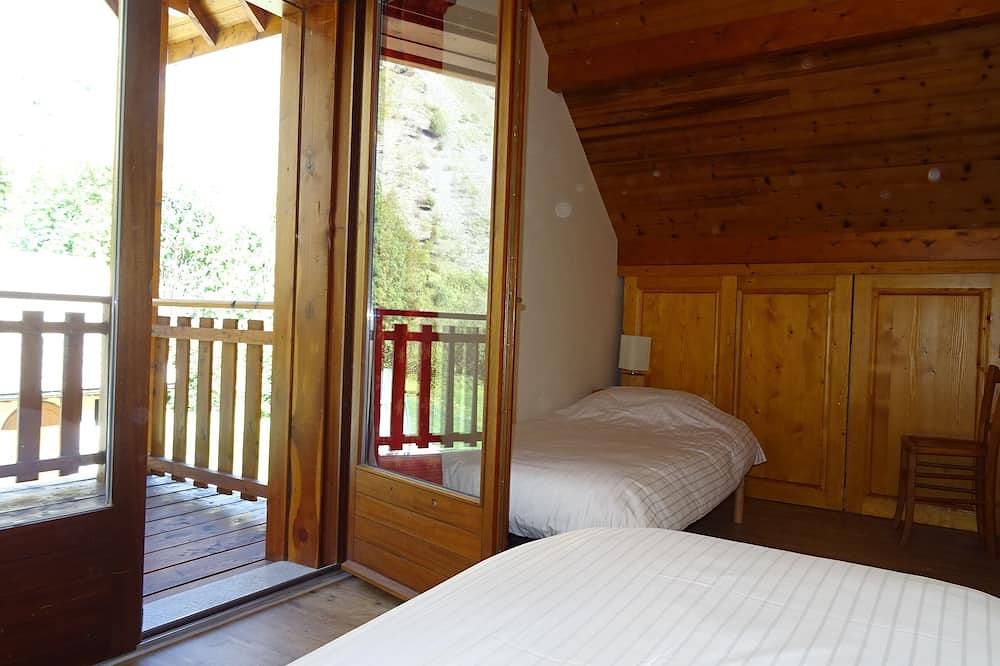 Chalet adosado 6/8 pers, hermosa vista a las montañas, piscina y jacuzzi in La Chapelle-en-Valgaudémar, Parque Nacional de los Ecrins