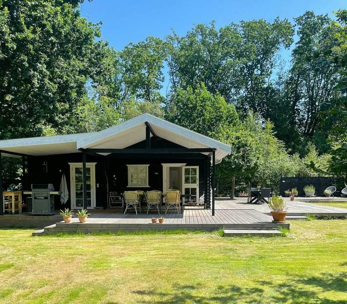 Feriehus for 6 personer, med Terrasse og Hage i Rørvig