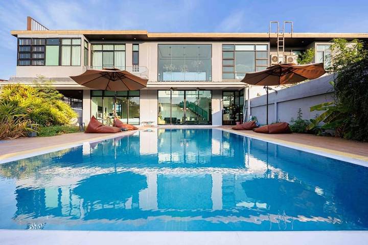 Villa voor 12 personen, met whirlpool en zwembad in Bangkok
