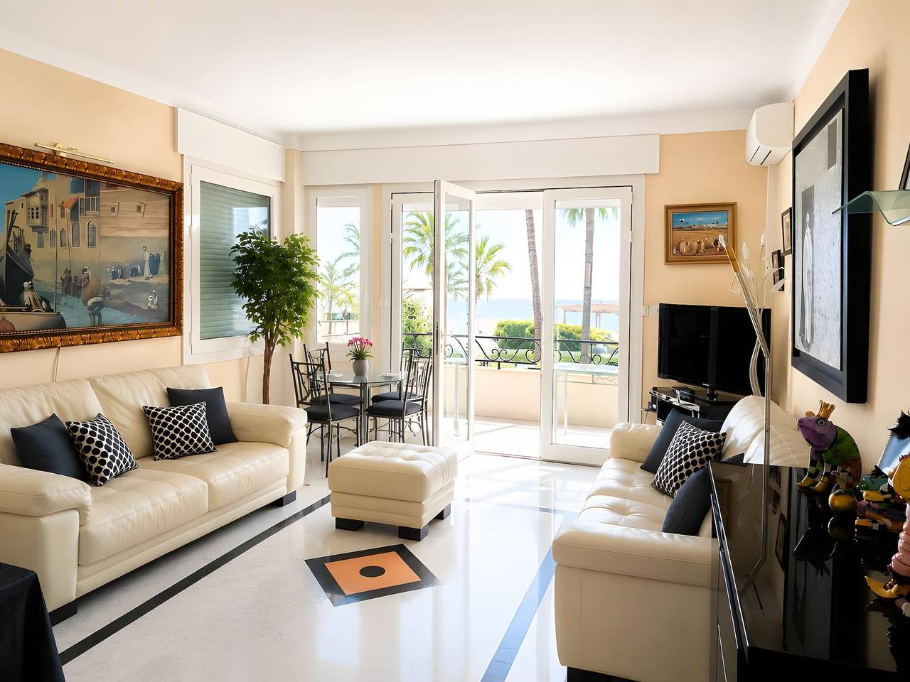 Entire apartment, "Sea View on La Croisette" Apartment with Balcony and Wi-Fi in Cannes, Mediterranean Coast (France)