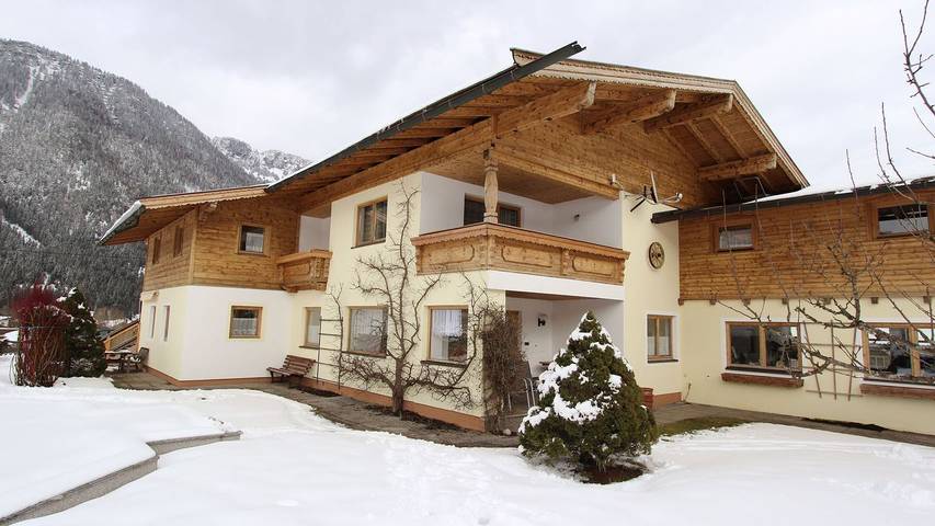 Ferienwohnung für 4 Personen, mit Garten und Pool in Waidring