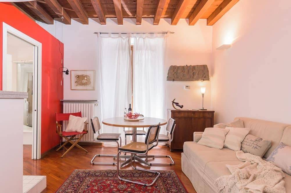 Entire apartment, Brera Anfiteatro Apartment in Milan, Milan Province
