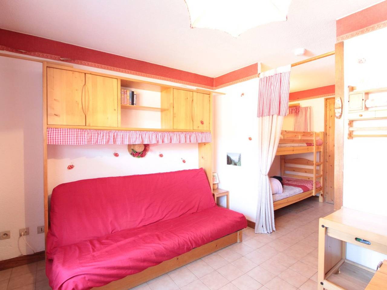 Ganzes Studio, Studio zentral in Skiort für 4 Pers., nah an Pisten und Geschäften in Les Carroz, Arâches-la-Frasse