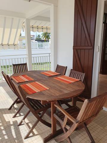 Location de vacances pour 6 personnes, avec terrasse à Petit-Canal