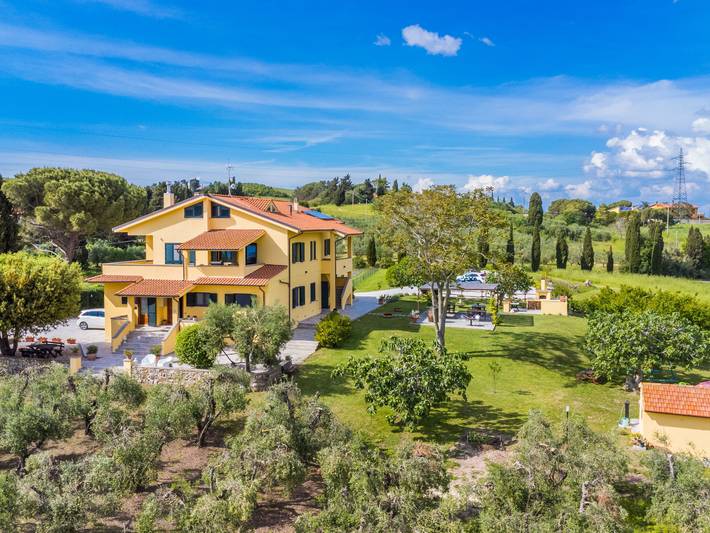Appartamento per 4 persone, con Terrazza e Giardino nonché Panorama a Rosignano Marittimo