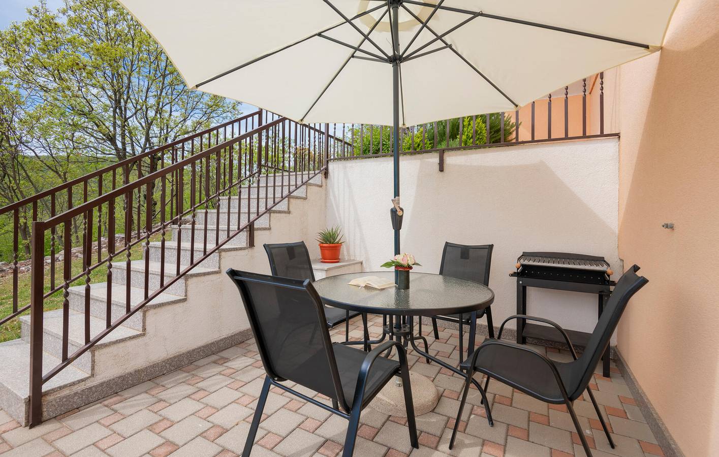 Gemütliche 1-Zimmer-Wohnung mit Terrasse in der Nähe des Prološko-Sees in Makarska Riviera
