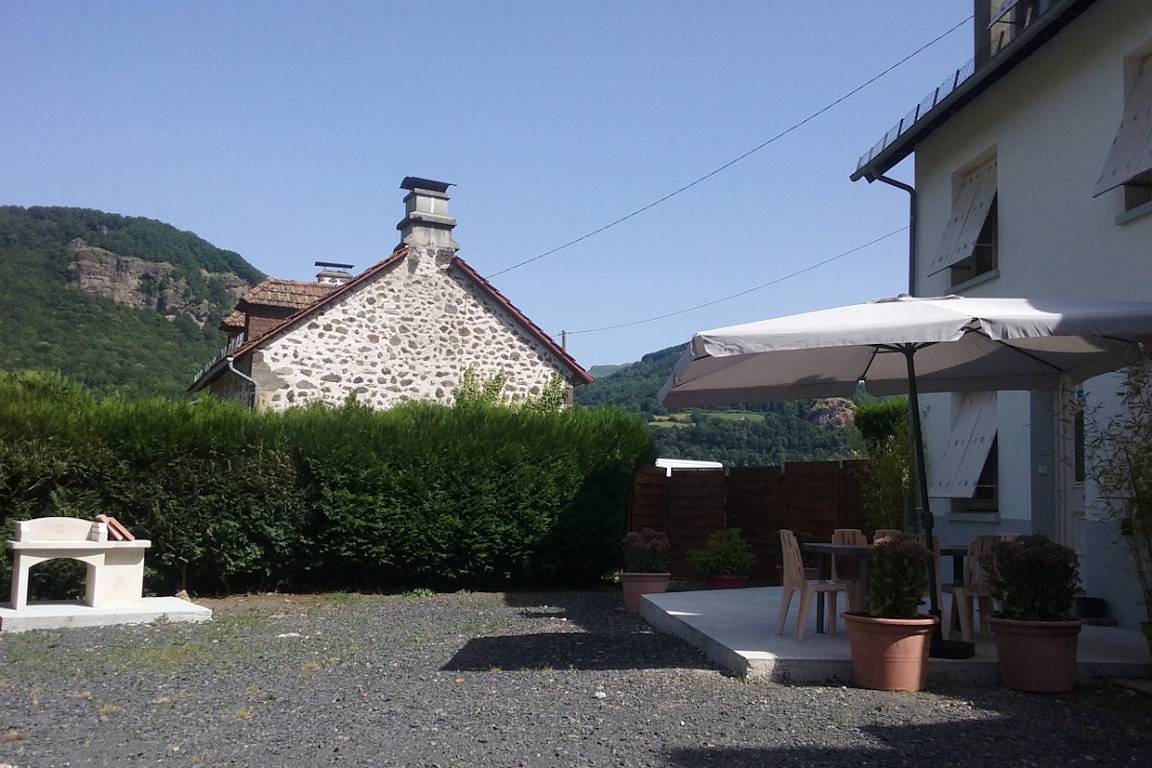 Bienvenue au Gîte Les 3 Chemins à Vic-sur-Cère ! in Vic-sur-Cère, Région d'Aurillac