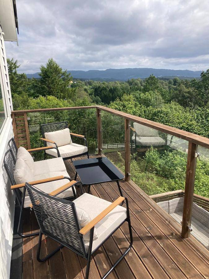 Ferienhaus für 8 Personen, mit Terrasse in Bergen