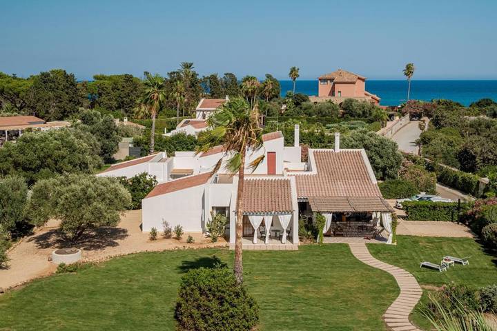 Villa voor 8 personen, met Terras en Tuin in Nora