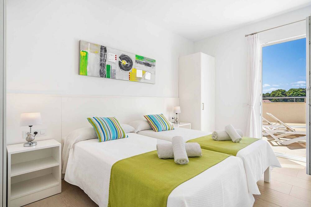 Agueda Menorca - Five Bedroom Villa, Sleeps 10 in Cala Galdana, Coast of Menorca