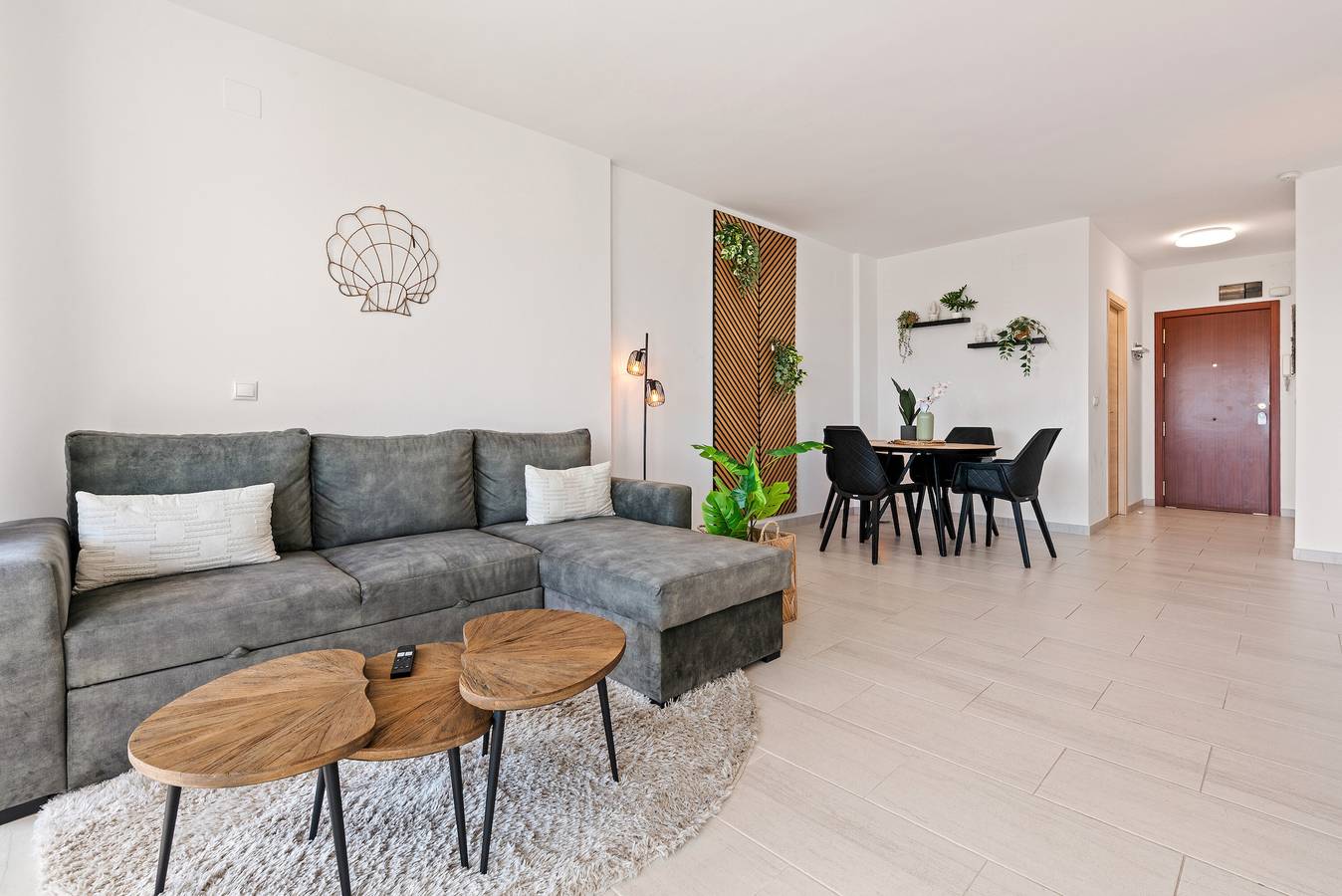 Entire apartment, 'Marbella City Center Apartment' with Sea View, Shared Pool and Wi-Fi in Marbella Centre, Marbella