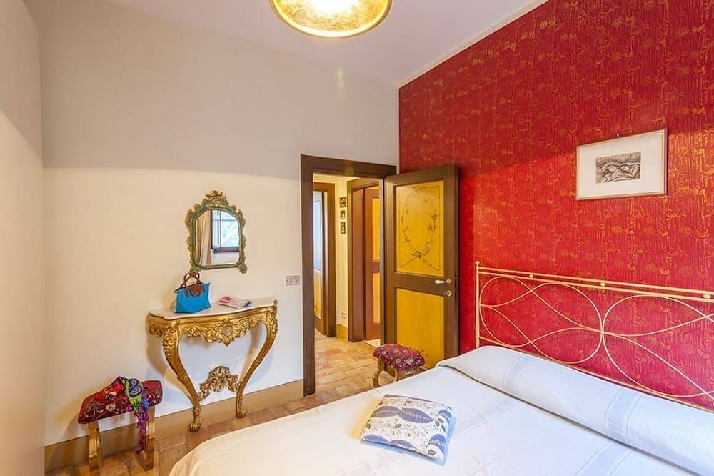 Entire apartment, Jasmine - apartment in villa with heated swimming pool in Fermo, Fermo Province