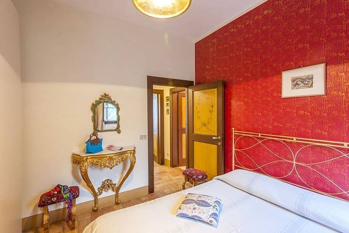 Entire apartment, Jasmine - apartment in villa with heated swimming pool in Fermo, Fermo Province