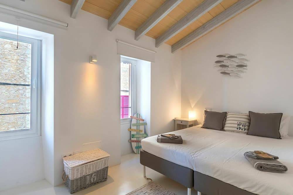 Beautiful private villa for 4 people with Wifi, private pool, A/C, Tv and patio in Artà, East Majorca