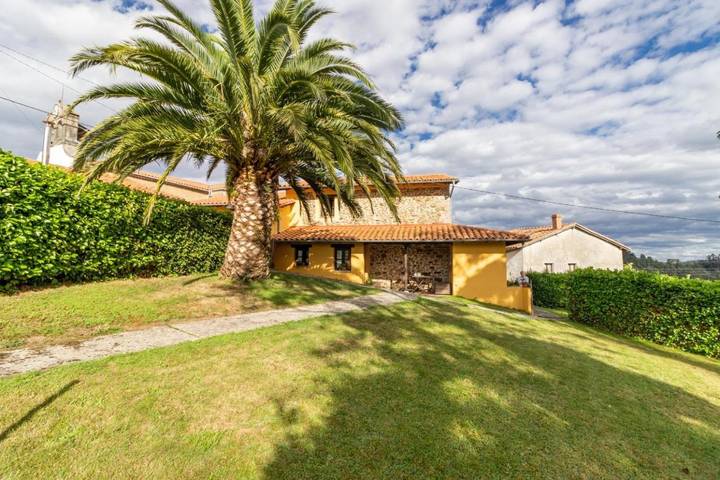 Apartamento para 4 personas, con vistas y jardín en Pravia