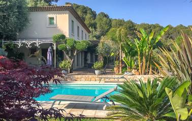Gîte pour 8 personnes, avec jardin ainsi que piscine et terrasse, animaux acceptés à Peymeinade
