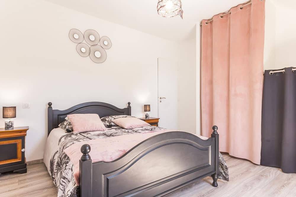 Maison moderne à 100m de la mer avec jardin clos, garage, Wifi, proche camping avec commerces, animaux Ok in Pen Bé, Assérac