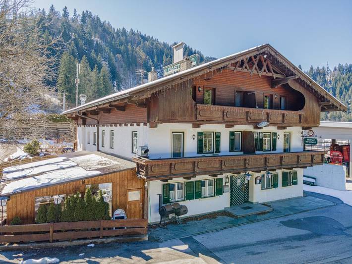Ferienhaus für 28 Personen, mit Balkon und Terrasse sowie Garten in Itter