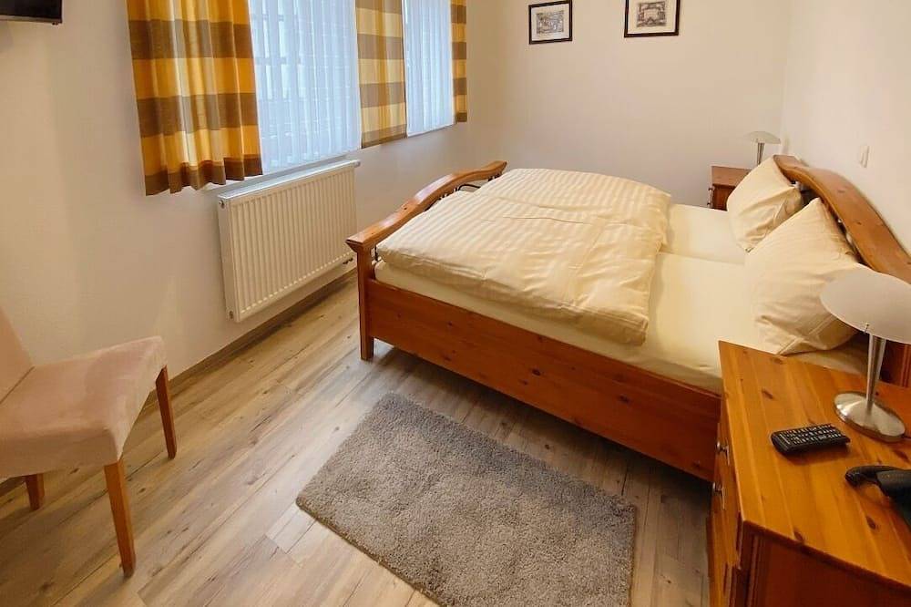 Ganze Wohnung, Ferienwohnung mit 2 Schlafzimmern in familiärer Atmosphäre in Ebern, Landkreis Haßberge