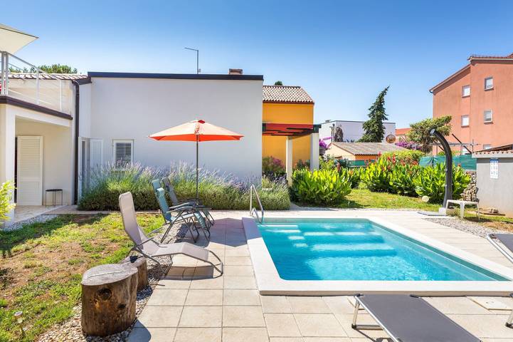 Villa für 6 Personen, mit Garten und Whirlpool - 1