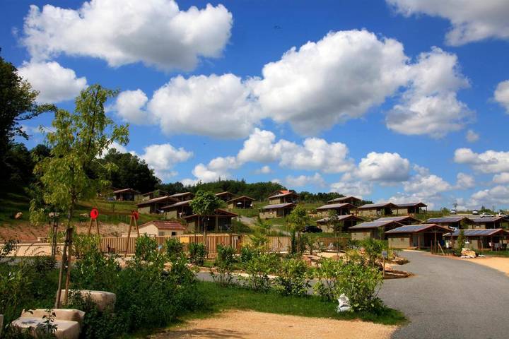 Parc de vacances pour 2 personnes, avec piscine et jardin dans le Lot