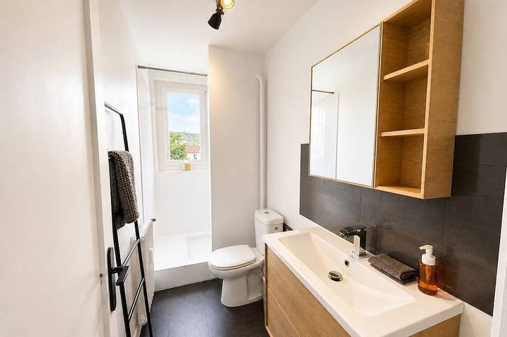 Appartement entier, Le Montlosier, Cosy et Silencieux in Clermont-Ferrand, Parc naturel régional des Volcans d'Auvergne