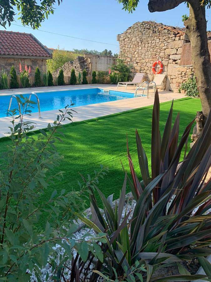 Location de vacances pour 10 personnes, avec terrasse ainsi que vue et piscine à Vila Flor