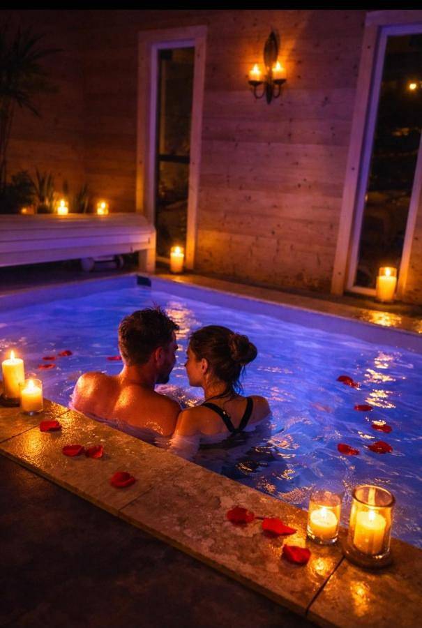 L'Exclusif, Love Room, Nature du Haut-Jura , pour 2 personnes, Piscine Intérieure Privée & Chauffée, 24h24 , avec Draps et Peignoirs inclus - Proche randonnées, Cascades et Lacs in Saint-Laurent-en-Grandvaux, Parc naturel régional du Haut-Jura