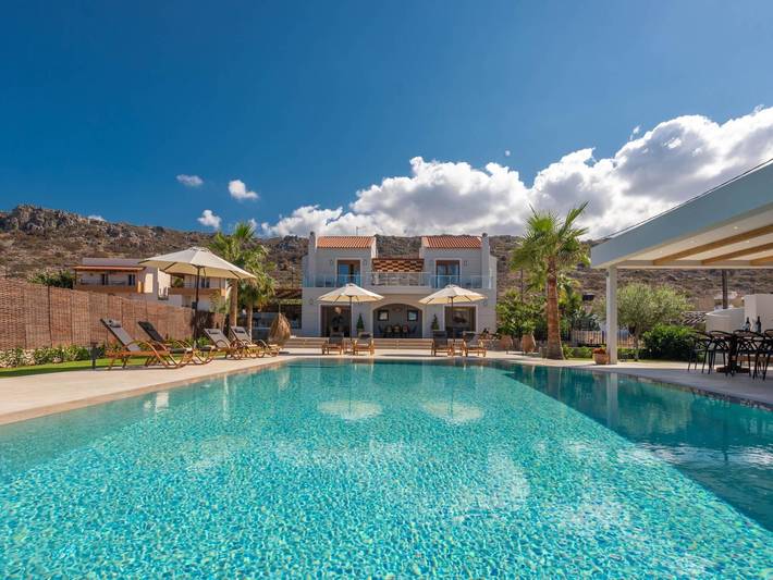 Villa für 12 Personen, mit Garten und Pool sowie Terrasse, kinderfreundlich in Agios Nikolaos