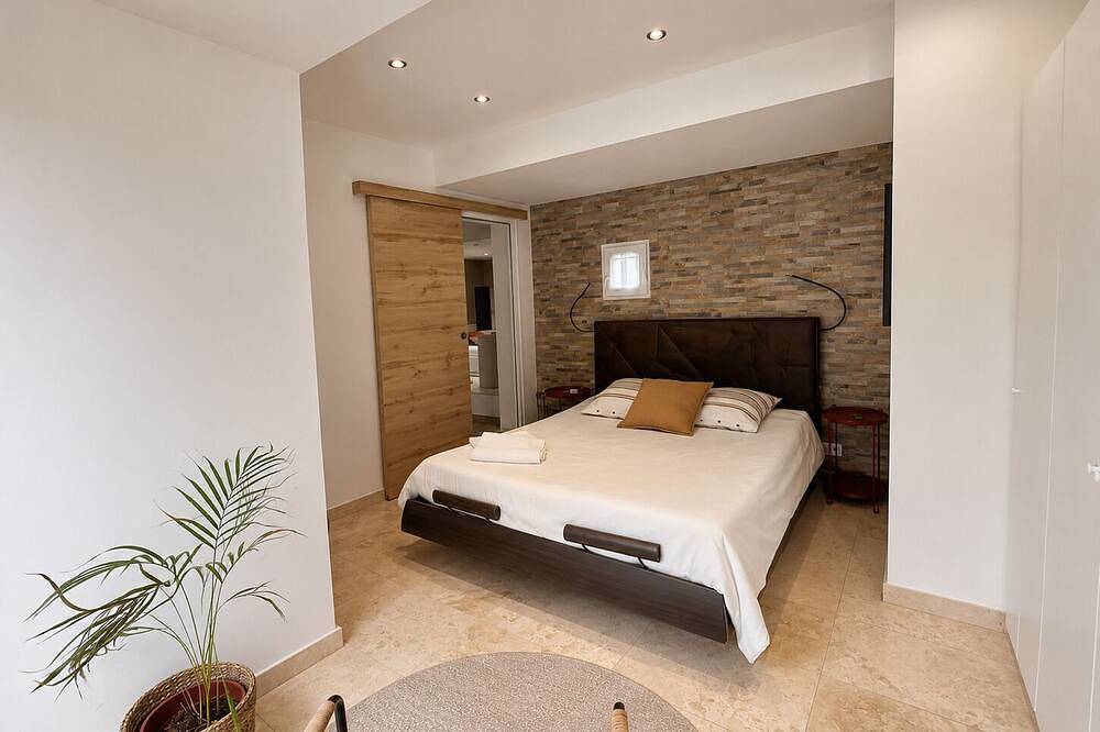 Le Hameau des Oliviers – House with Jacuzzi & Garden in Le Luc, Region de Draguignan