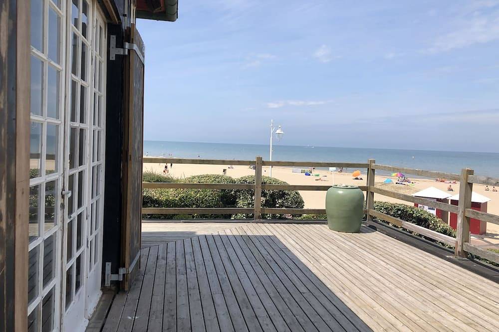 Typical Norman house on the beach - sea view - big garden - perfect location in Benerville-sur-Mer, Lisieux region