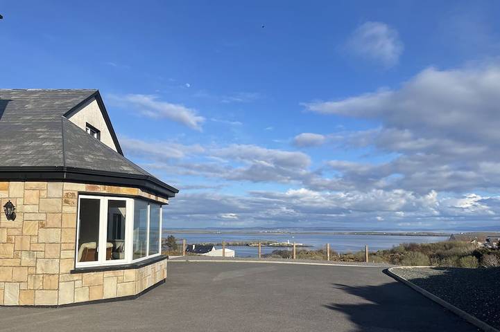 Holiday home for 8 people, with terrace in Donegal