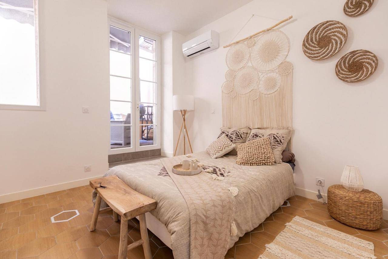 Appartement entier, Appartement de 2 chambres avec vue sur la ville jacuzzi et terrasse amenagee a Toulon in Toulon, Côte méditerranéenne (France)