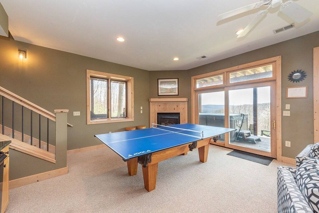 Vacation Home for 14 Guests in Garrett County, Deep Creek Lake