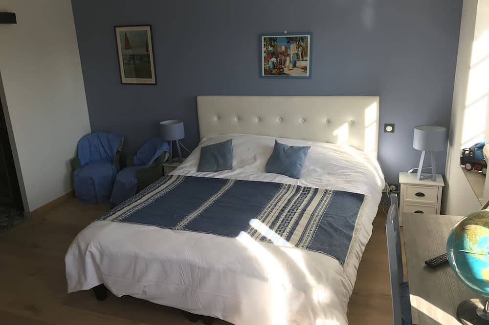 Gîte famille , 12pers. piscine chauffée, proche Toulouse, labellisé, 4 épis in Mauvaisin, Lauragais