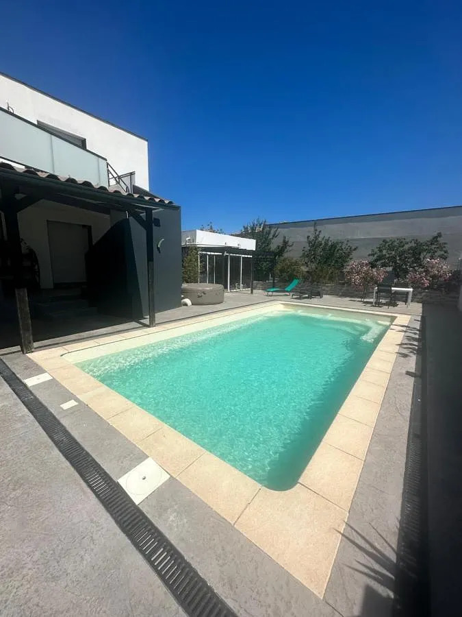 Apartamento de vacaciones para 3 personas, con jardín además de vistas y piscina - 1