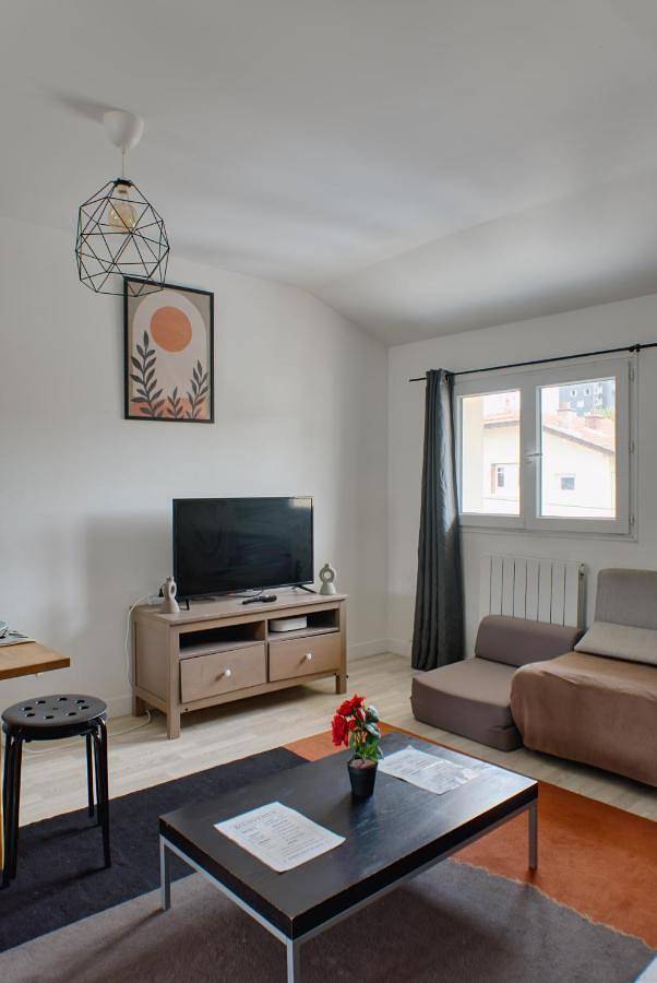 Gîte pour 9 personnes, avec terrasse à Bobigny - 3