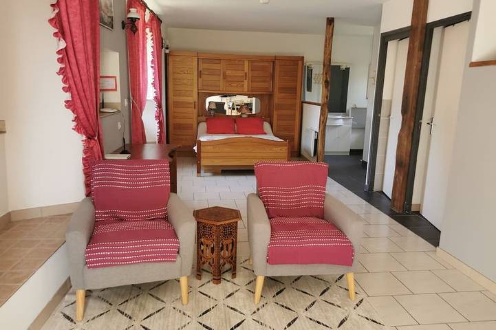 Gîte pour 2 personnes, avec Terrasse ainsi que Jardin et Piscine à Valderiès