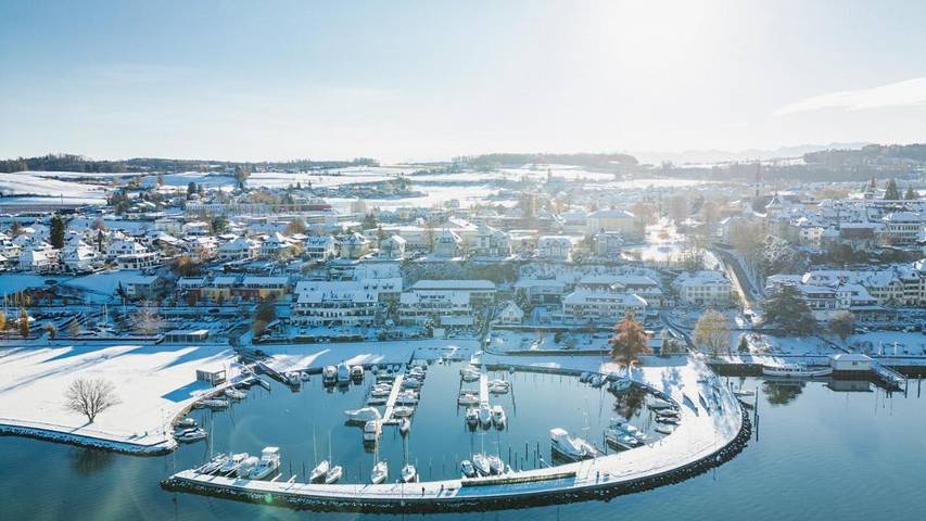Gîte pour 6 personnes, avec vue sur le lac ainsi que terrasse et vue à Morat - 3