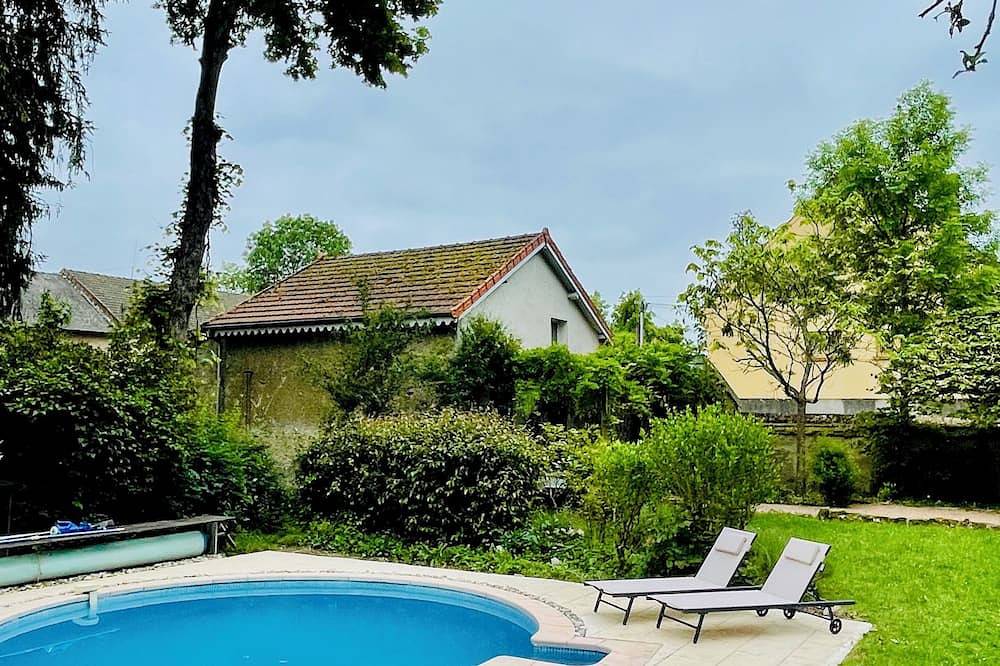 Gîte pour 4 Personnes dans Lucenay-l'Évêque, Parc naturel régional du Morvan
