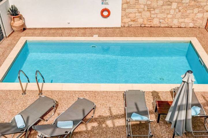 Ferienhaus für 6 Personen, mit Pool und Terrasse