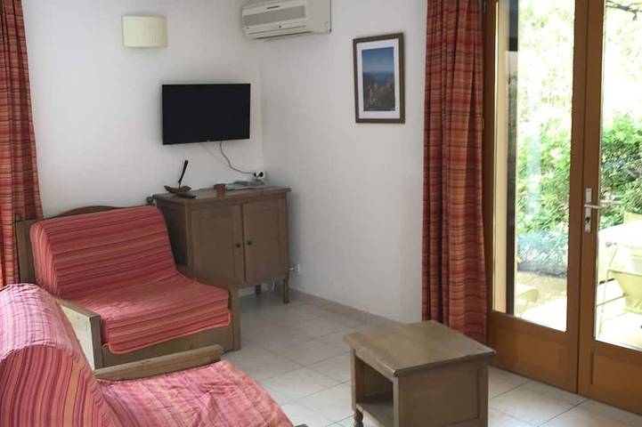 Gîte pour 8 personnes, avec terrasse ainsi que jardin et piscine, animaux acceptés à Palasca - 4