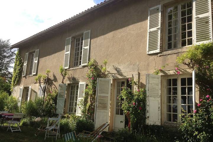 Gîte pour 8 personnes, avec jardin, animaux acceptés à Escoutoux