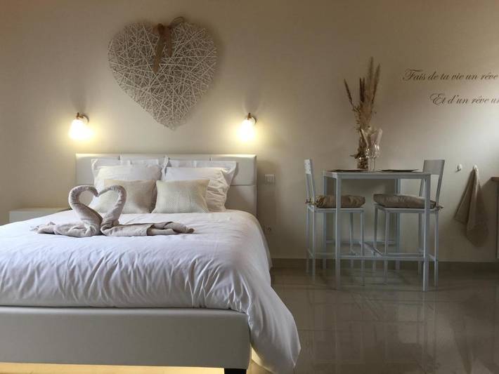 Maison d’hôte pour 2 personnes, avec Jacuzzi et Terrasse ainsi que Jardin et Vue