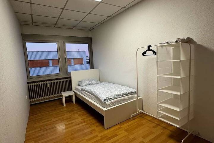 Ganze Wohnung, Dreieich 10 Pers - 8 Einzelzimmer Parkplatz in Dreieich, Landkreis Offenbach